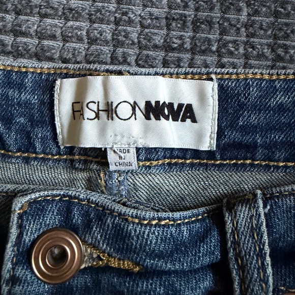 Fashion Nova Women’s 13 High Waist Blue Jeans NWT Inseam 33” - Picture 4 of 5